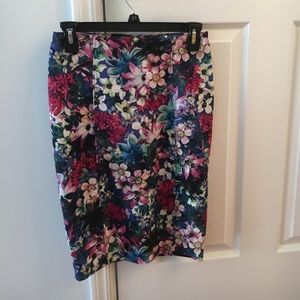 Brand new Guess skirt
